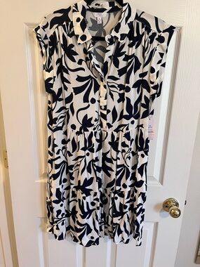 Time and Tru Black and White Floral Tiered Shirt Dress